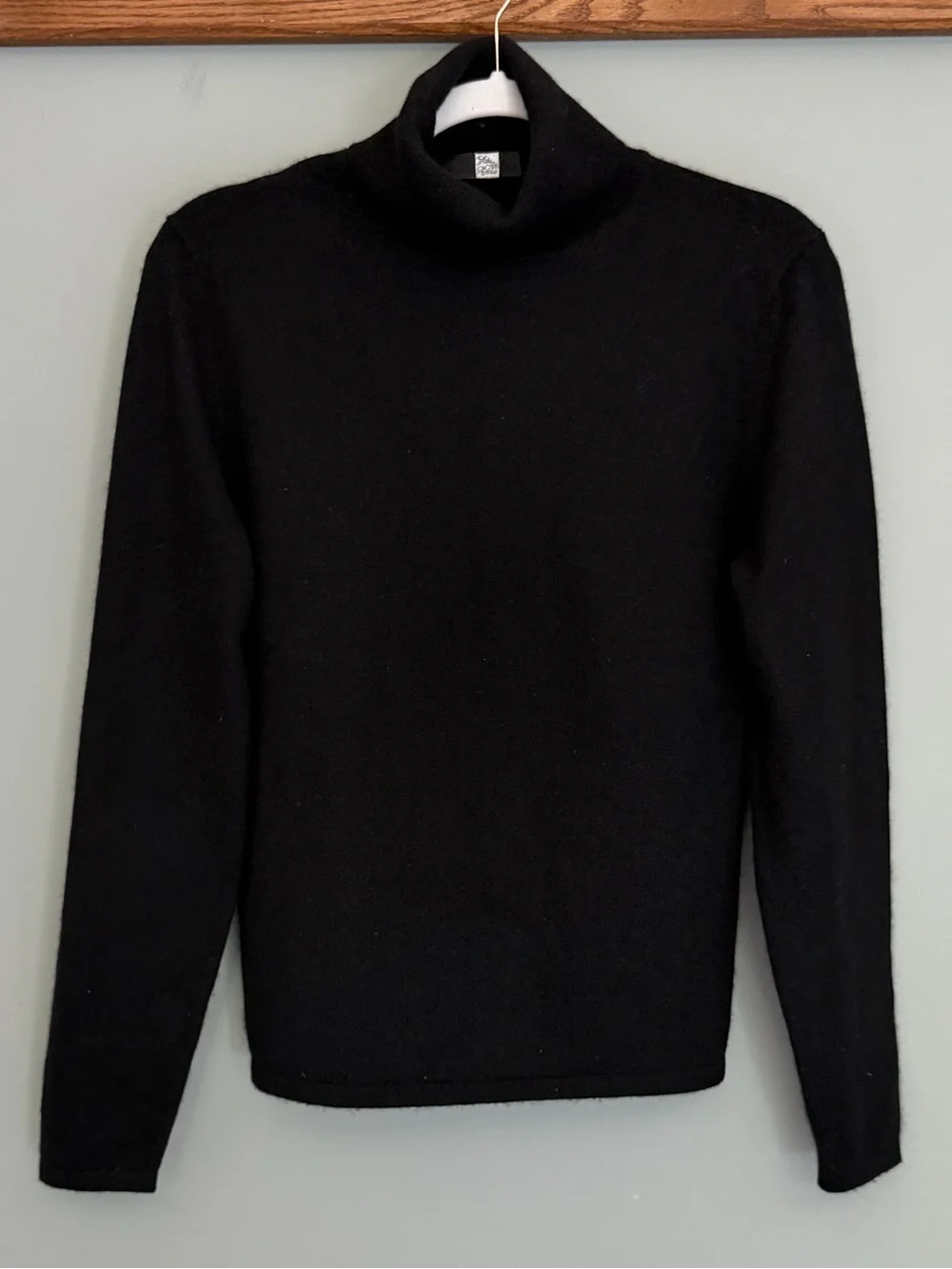 Saks Fifth Avenue 100% Cashmere Classic Black Monochrome Turtleneck Sweater